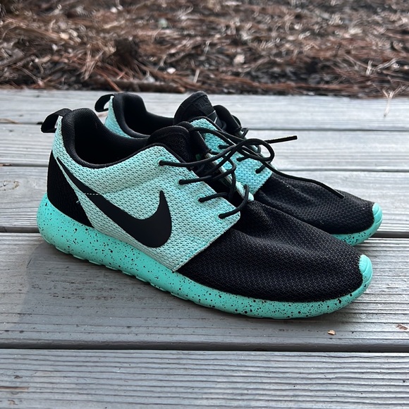 Nike Shoes - Nike Roshe tennishoes custom made!! ⭐️
